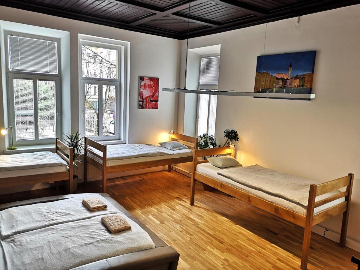 Vila Veselova, Ljubljana City Center Hostel Екстериор снимка